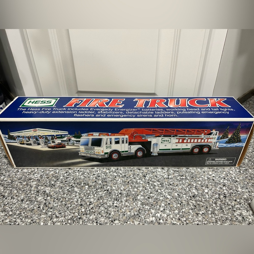 2000 HESS Fire Truck NEW IN BOX